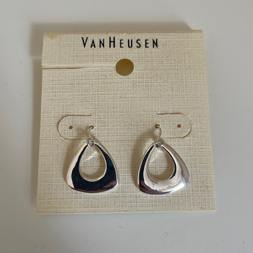 Cute silver earrings that have never been worn!